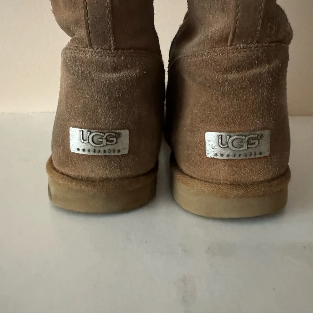UGG real shearling suede leather Winter Boots with Side Zipper. Size: 8